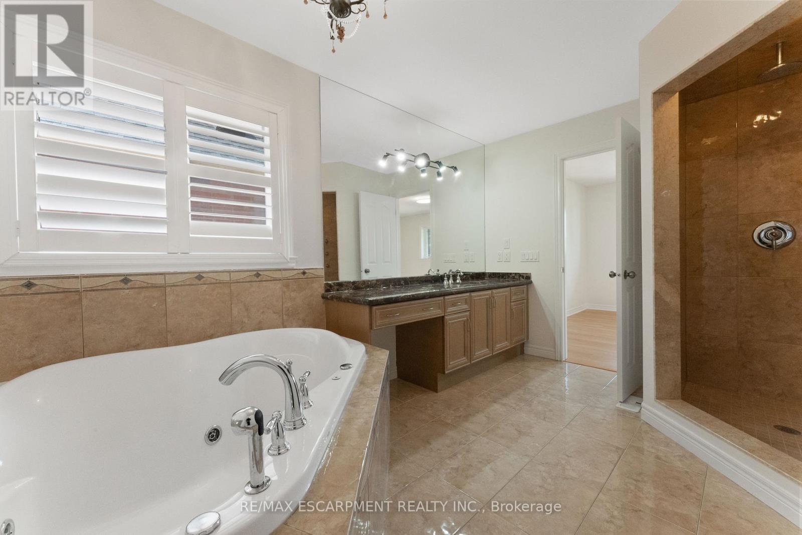 Photo 26 of 4 Mckibbon Avenue, Hamilton ON
