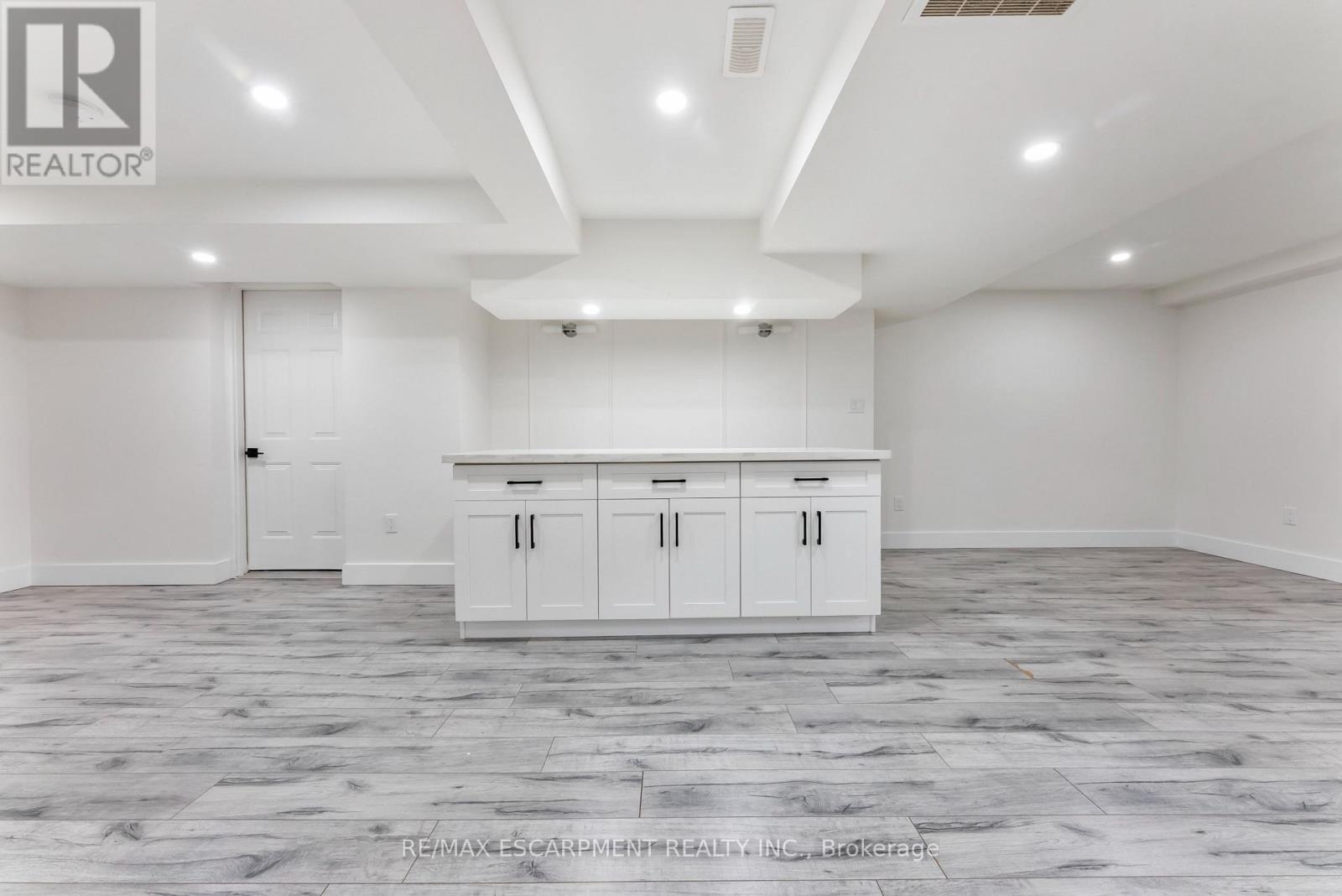Photo 30 of 4 Mckibbon Avenue, Hamilton ON
