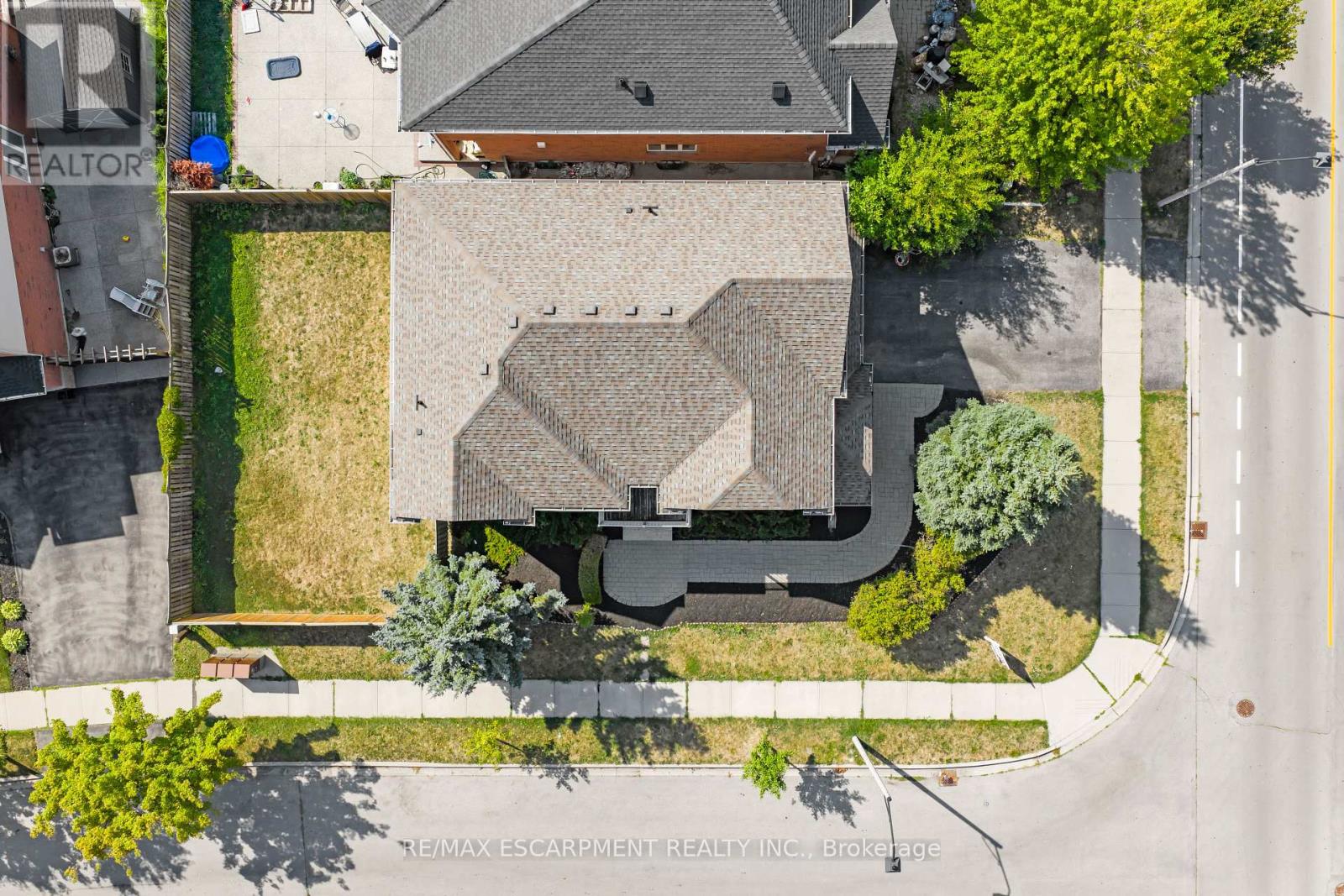 Photo 38 of 4 Mckibbon Avenue, Hamilton ON