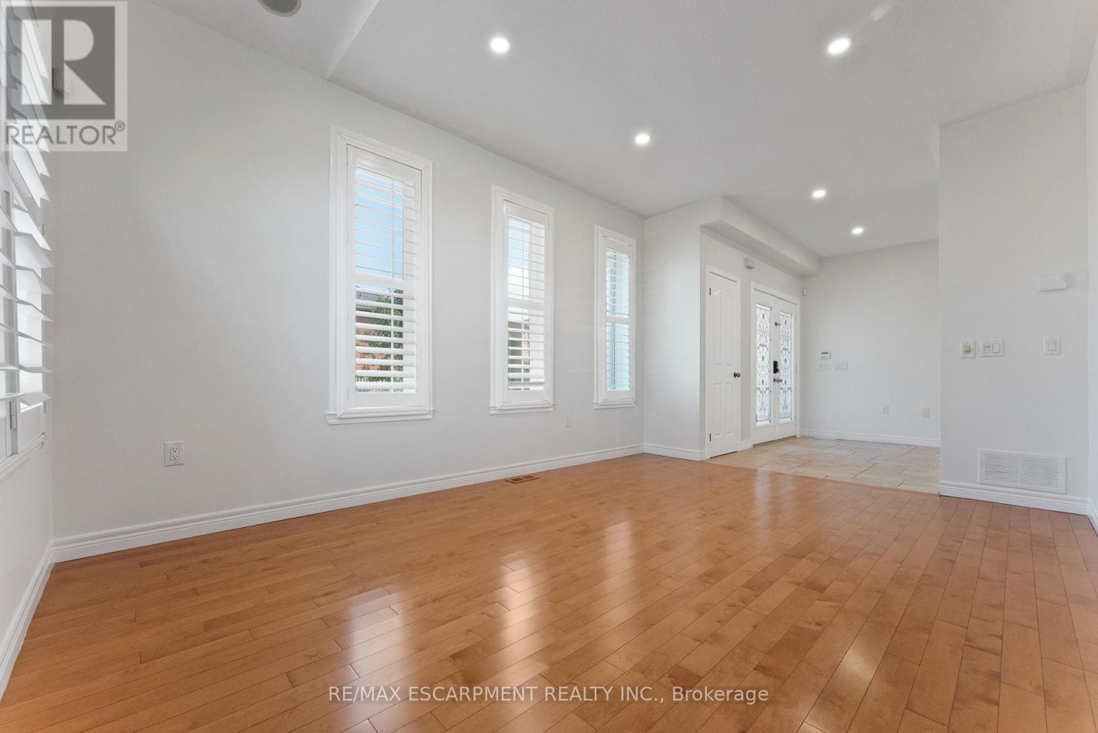 Photo 7 of 4 Mckibbon Avenue, Hamilton ON