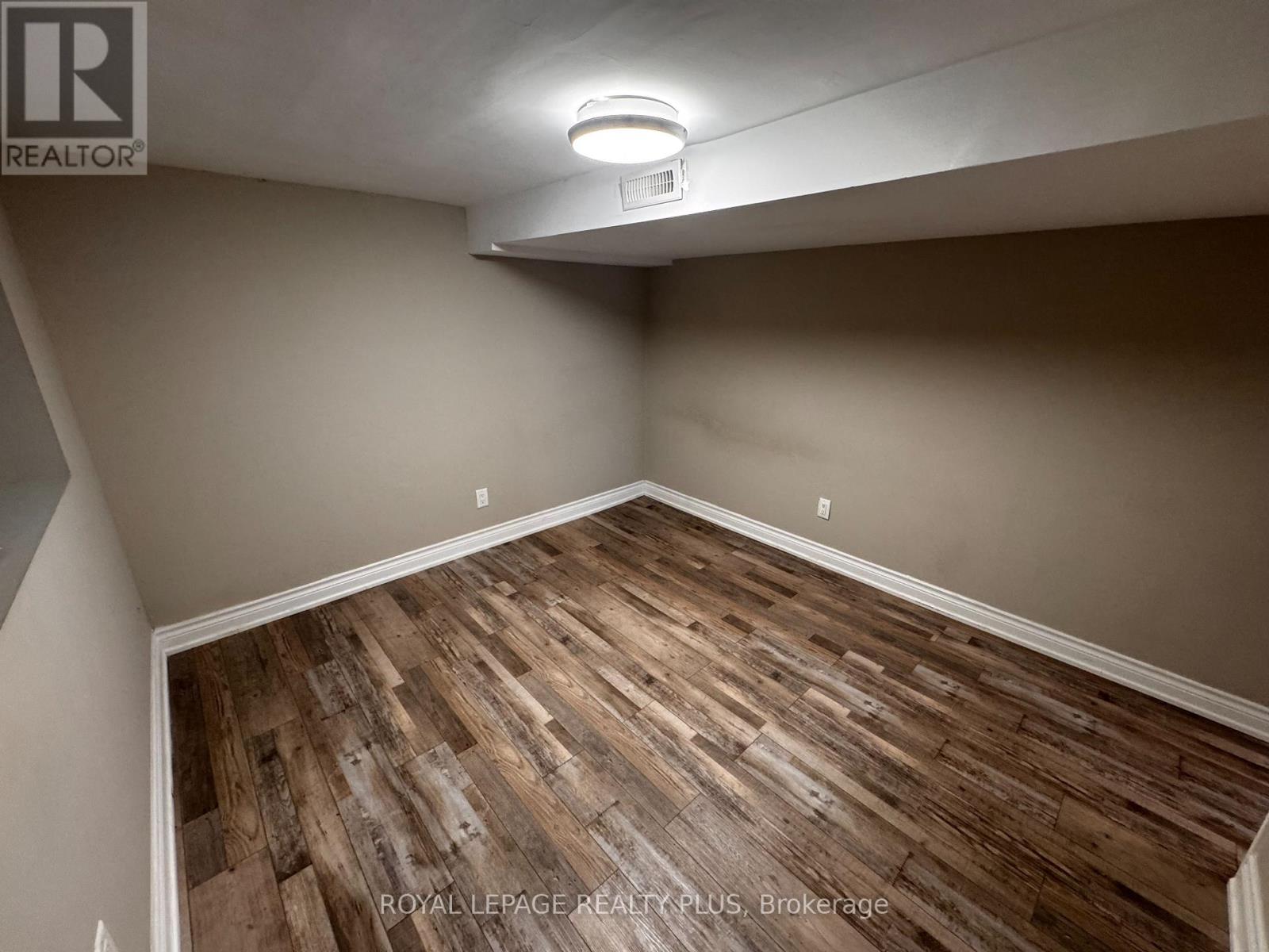 Photo 6 of Bsmt 90 Ontario Avenue, Hamilton ON