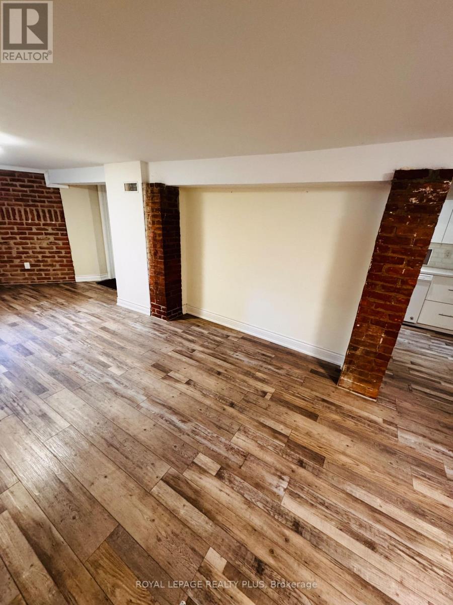 Photo 15 of Bsmt 90 Ontario Avenue, Hamilton ON