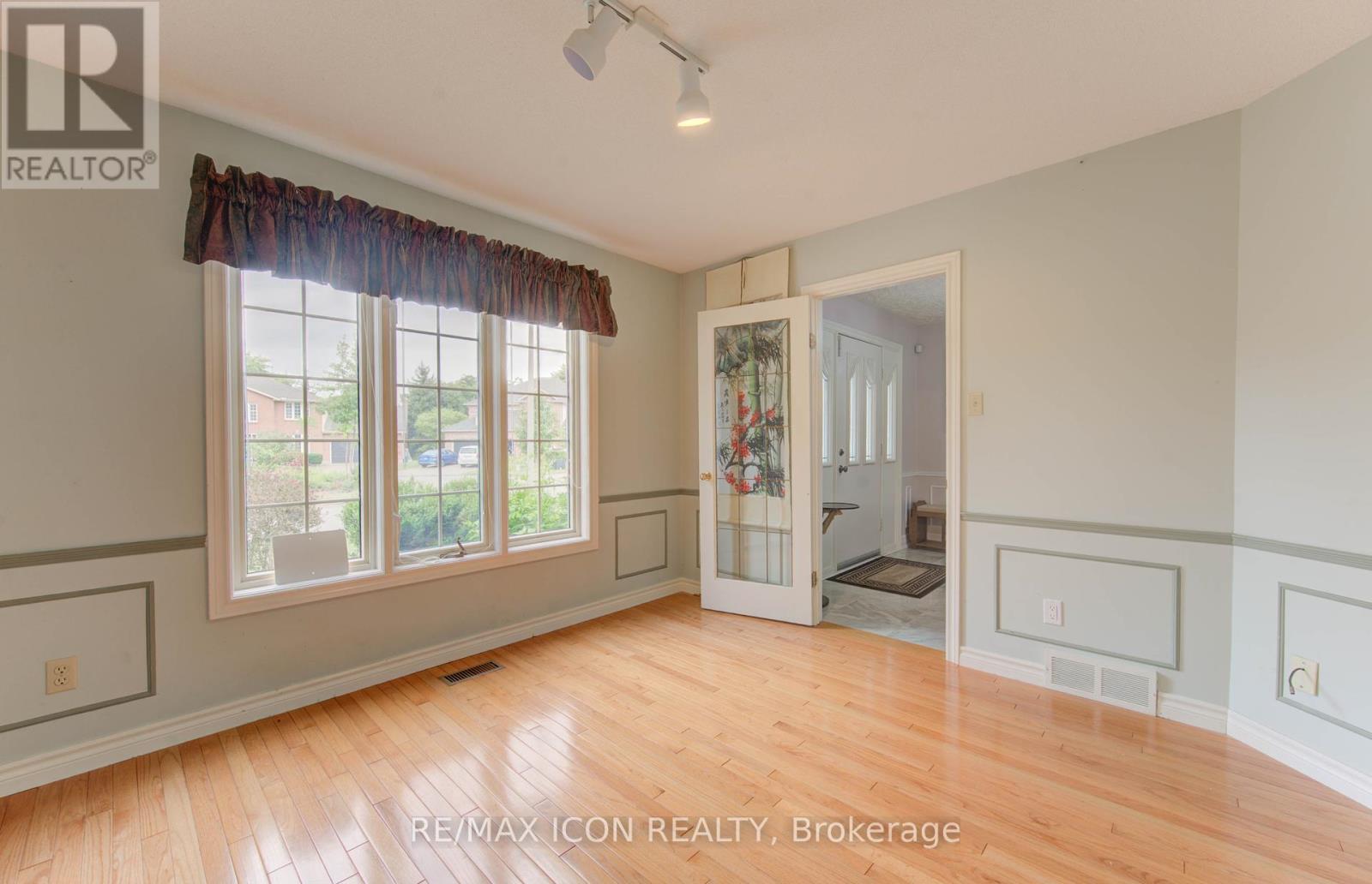 Photo 15 of 531 Sandbrooke Court, Waterloo ON
