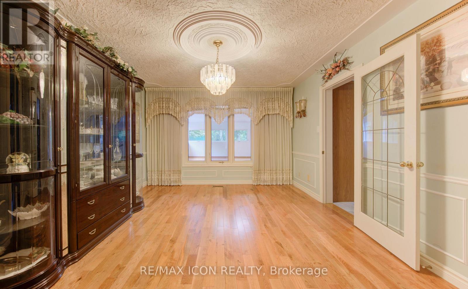 Photo 4 of 531 Sandbrooke Court, Waterloo ON