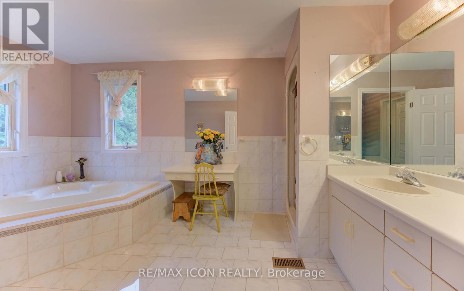 Photo 12 of 531 Sandbrooke Court, Waterloo ON