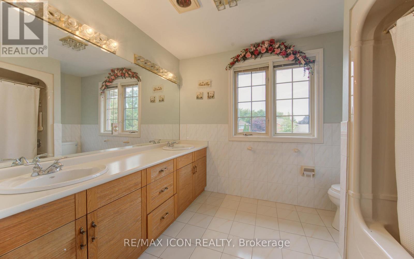 Photo 31 of 531 Sandbrooke Court, Waterloo ON