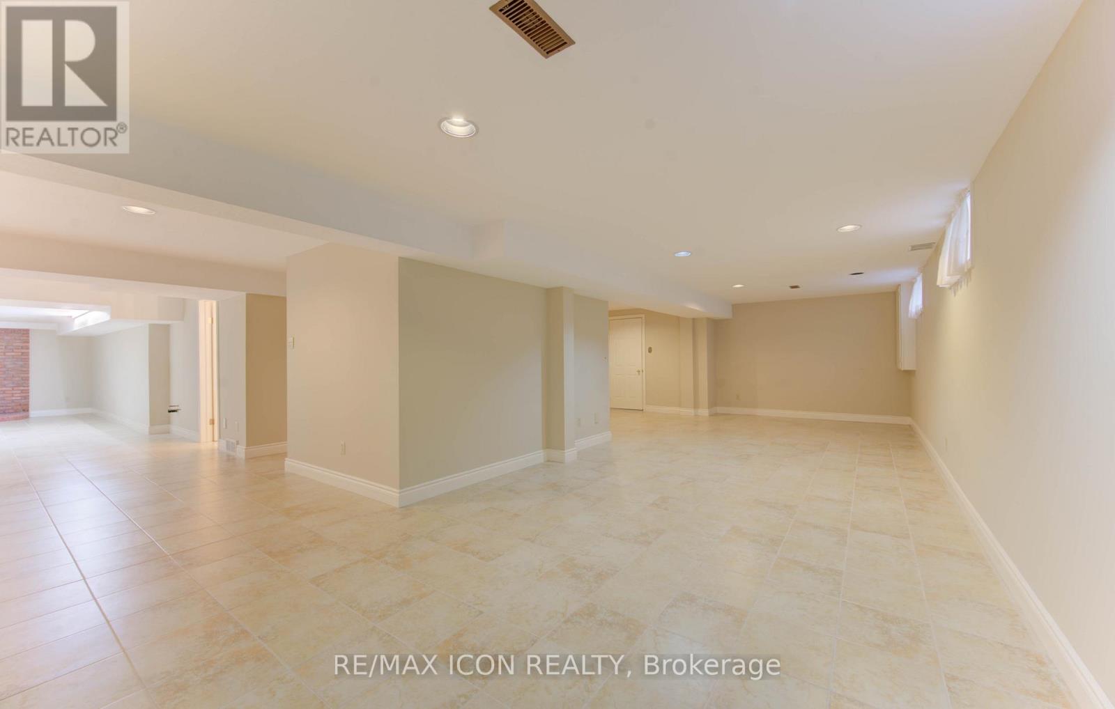 Photo 8 of 531 Sandbrooke Court, Waterloo ON