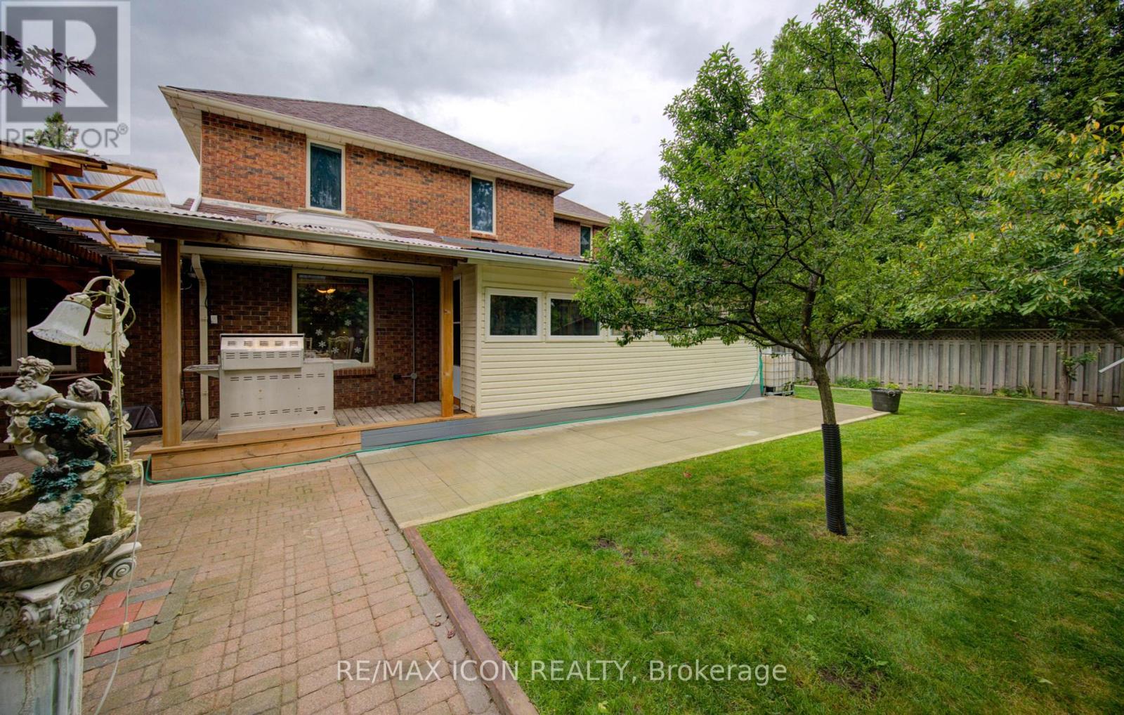 Photo 20 of 531 Sandbrooke Court, Waterloo ON