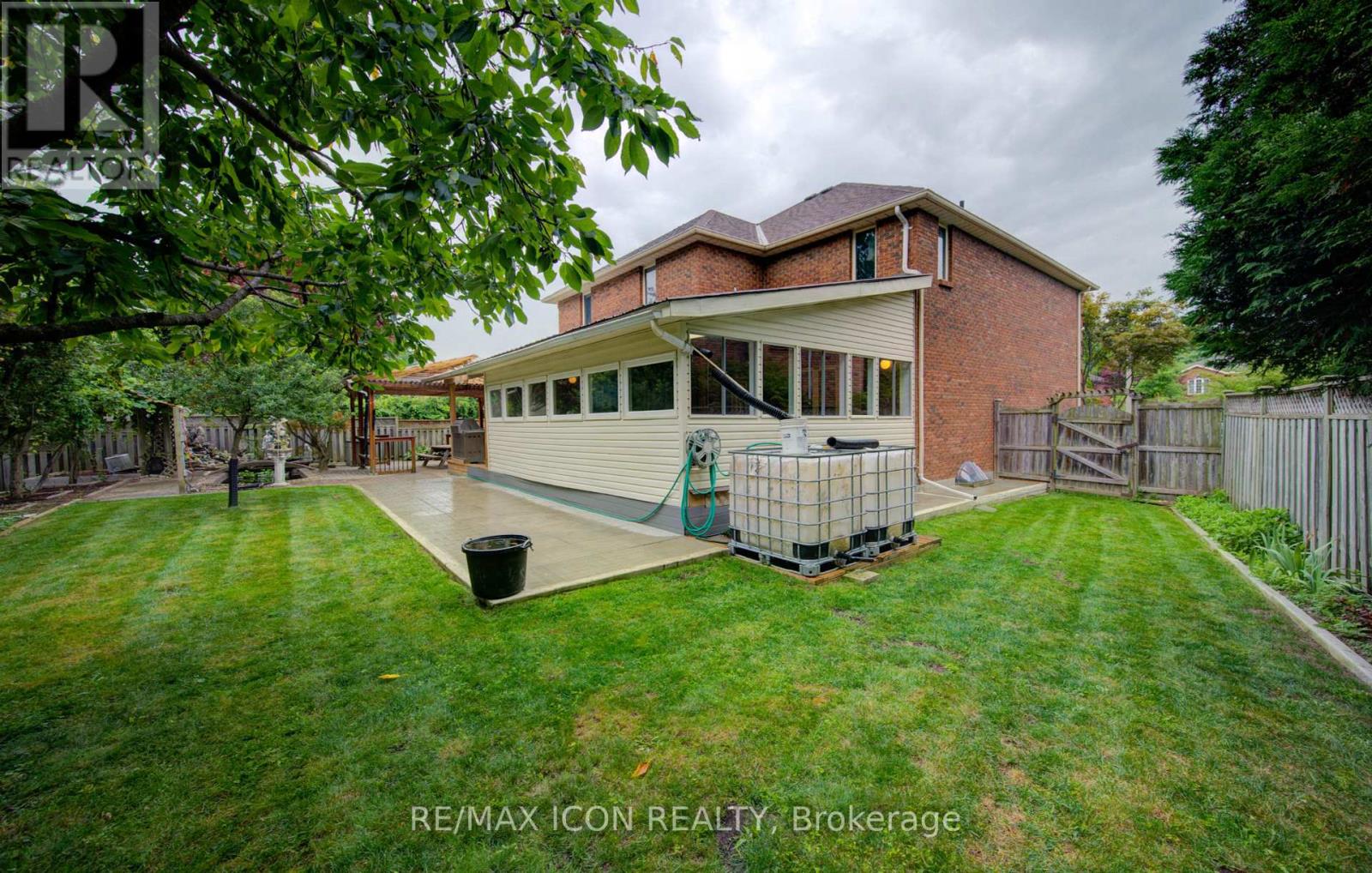 Photo 9 of 531 Sandbrooke Court, Waterloo ON