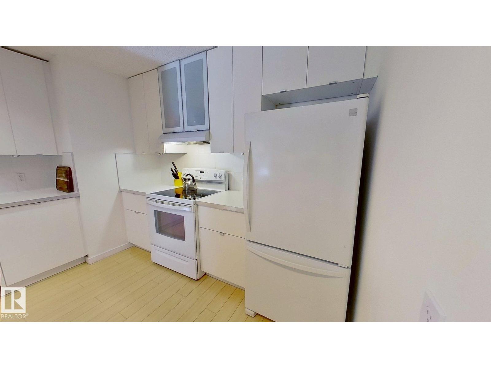 Photo 8 of 104 10175 114 St Nw, Edmonton AB