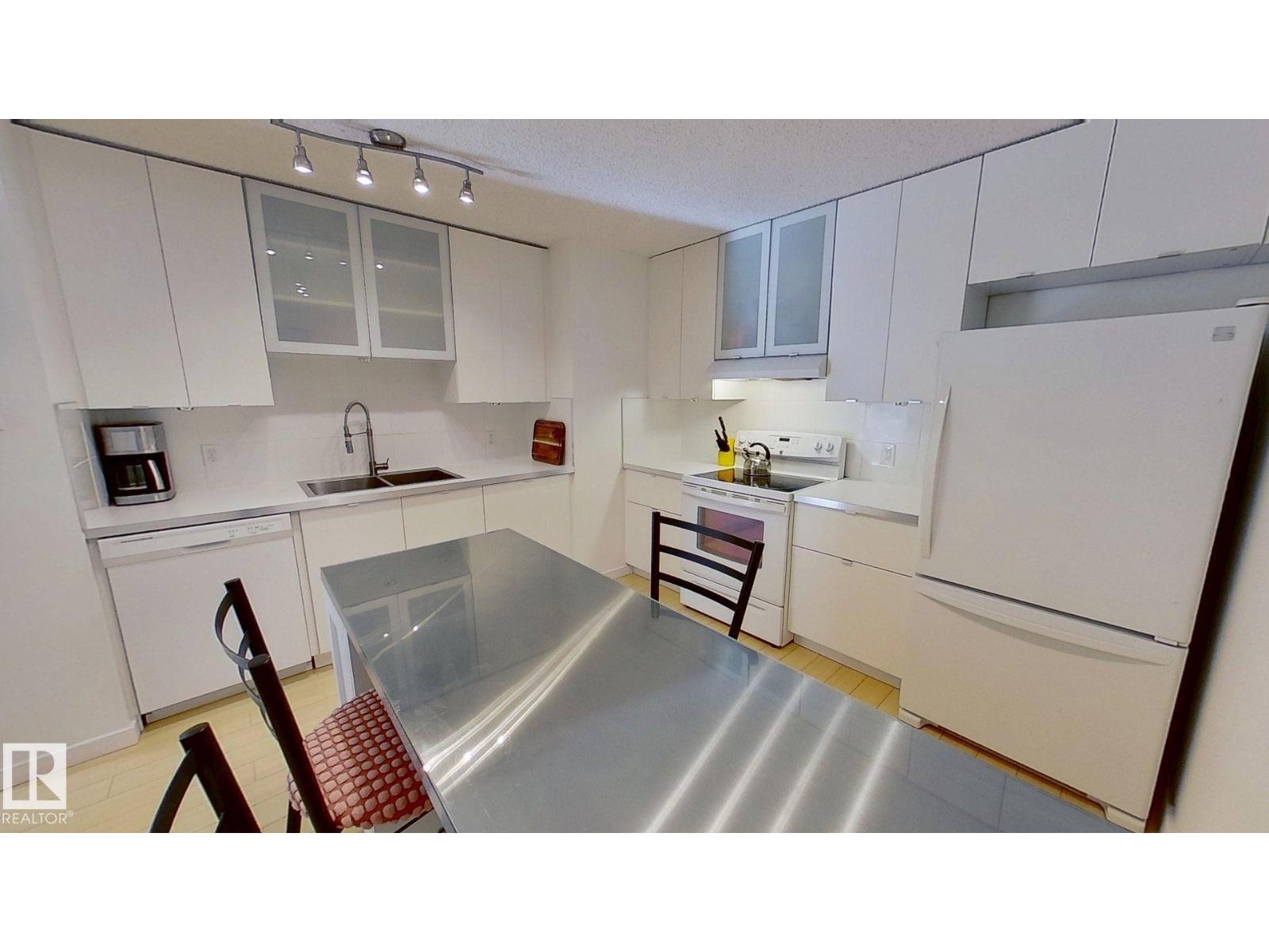 Photo 22 of 104 10175 114 St Nw, Edmonton AB