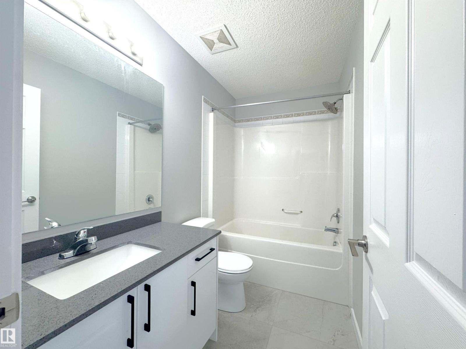 Photo 11 of 3240 26 St Nw, Edmonton AB