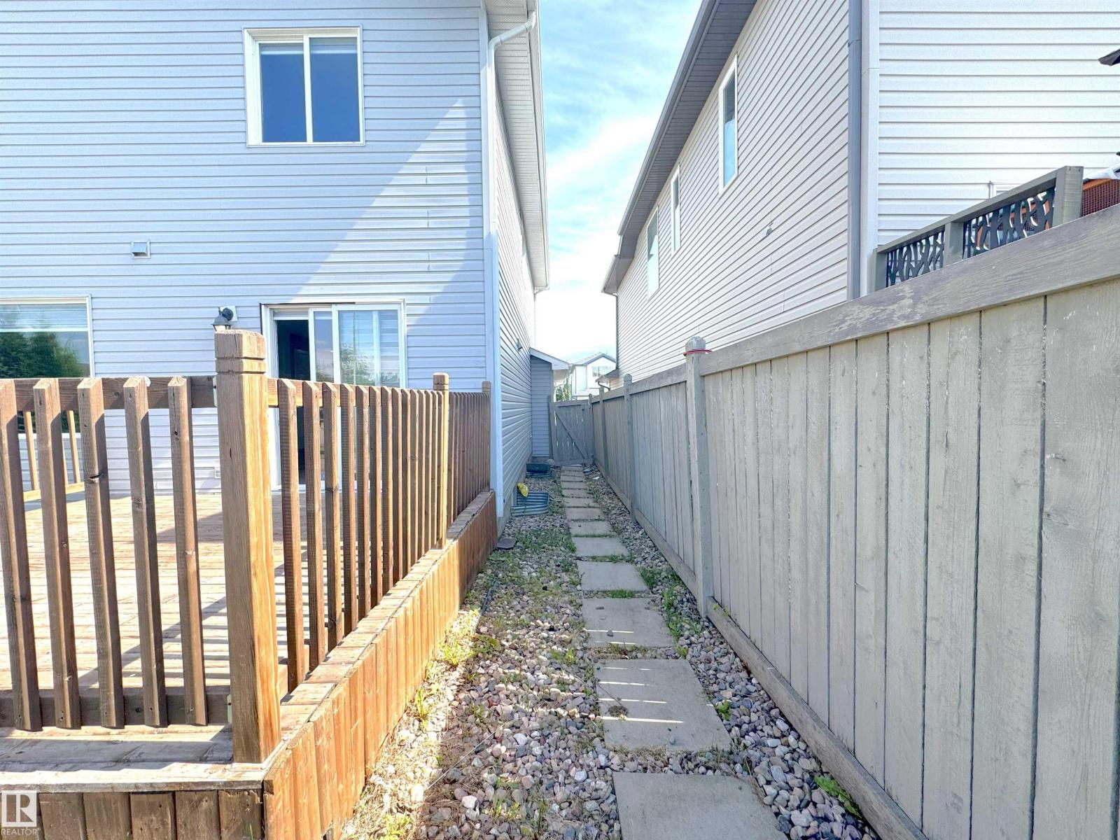 Photo 17 of 3240 26 St Nw, Edmonton AB