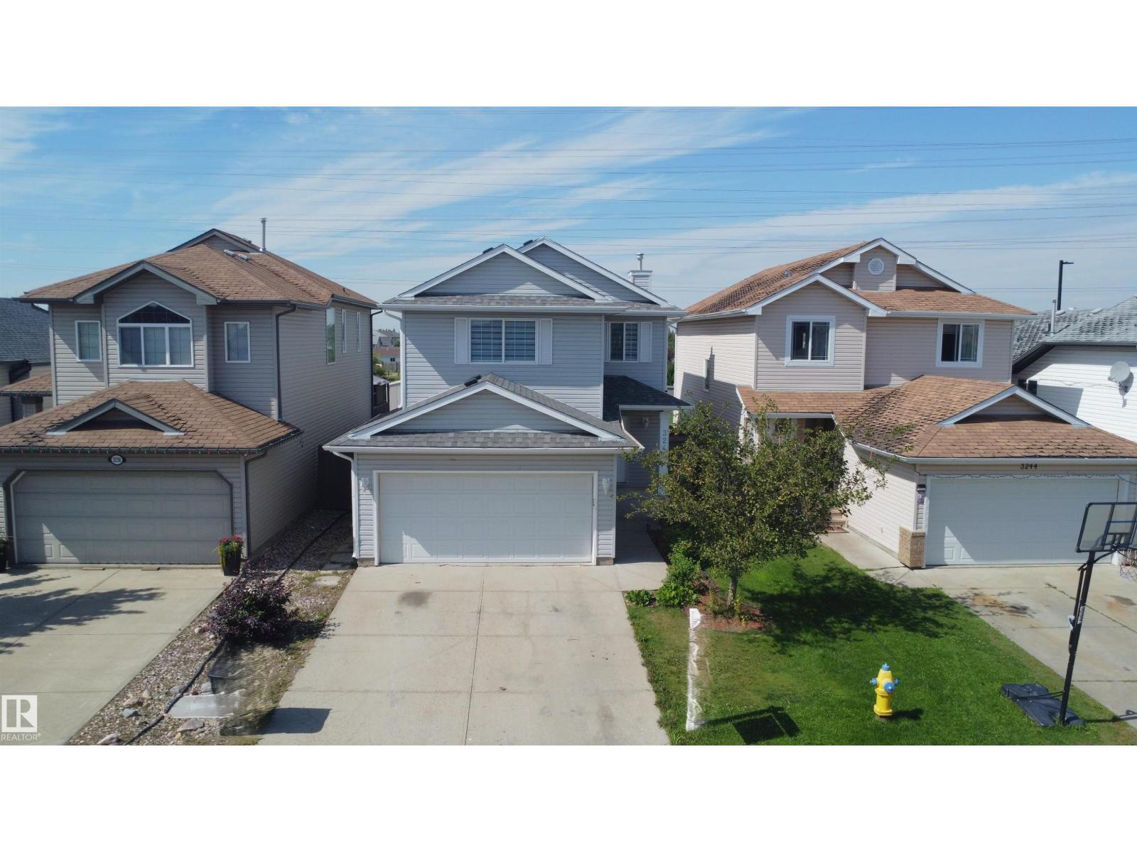 Photo 2 of 3240 26 St Nw, Edmonton AB