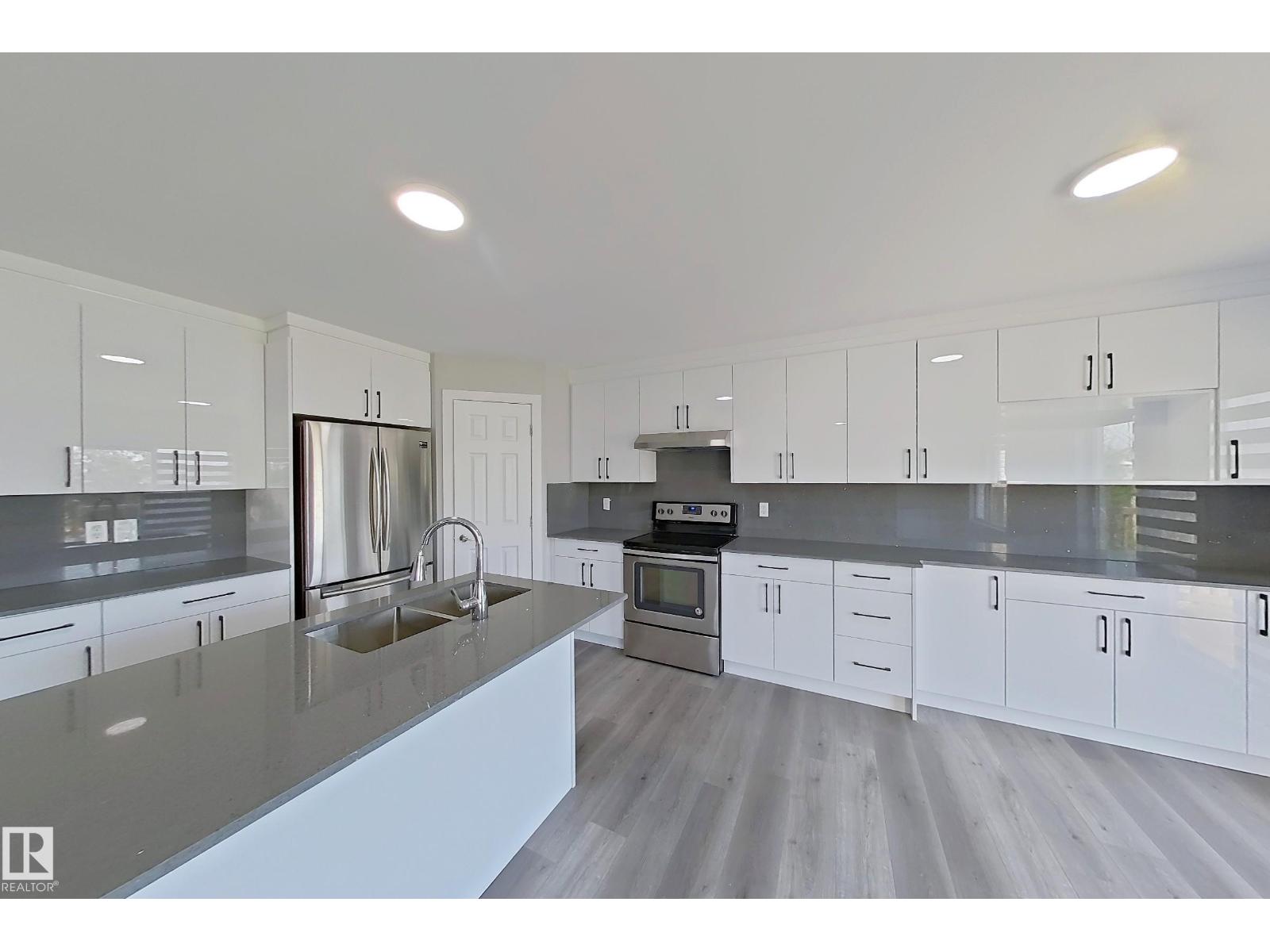 Photo 24 of 3240 26 St Nw, Edmonton AB