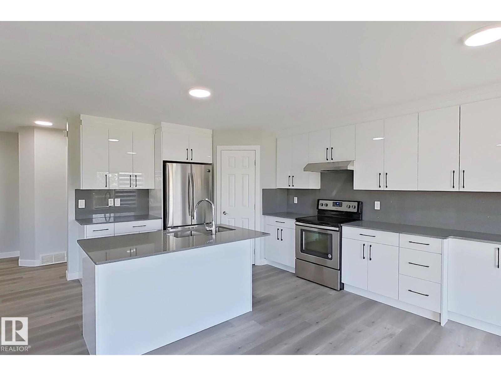 Photo 27 of 3240 26 St Nw, Edmonton AB