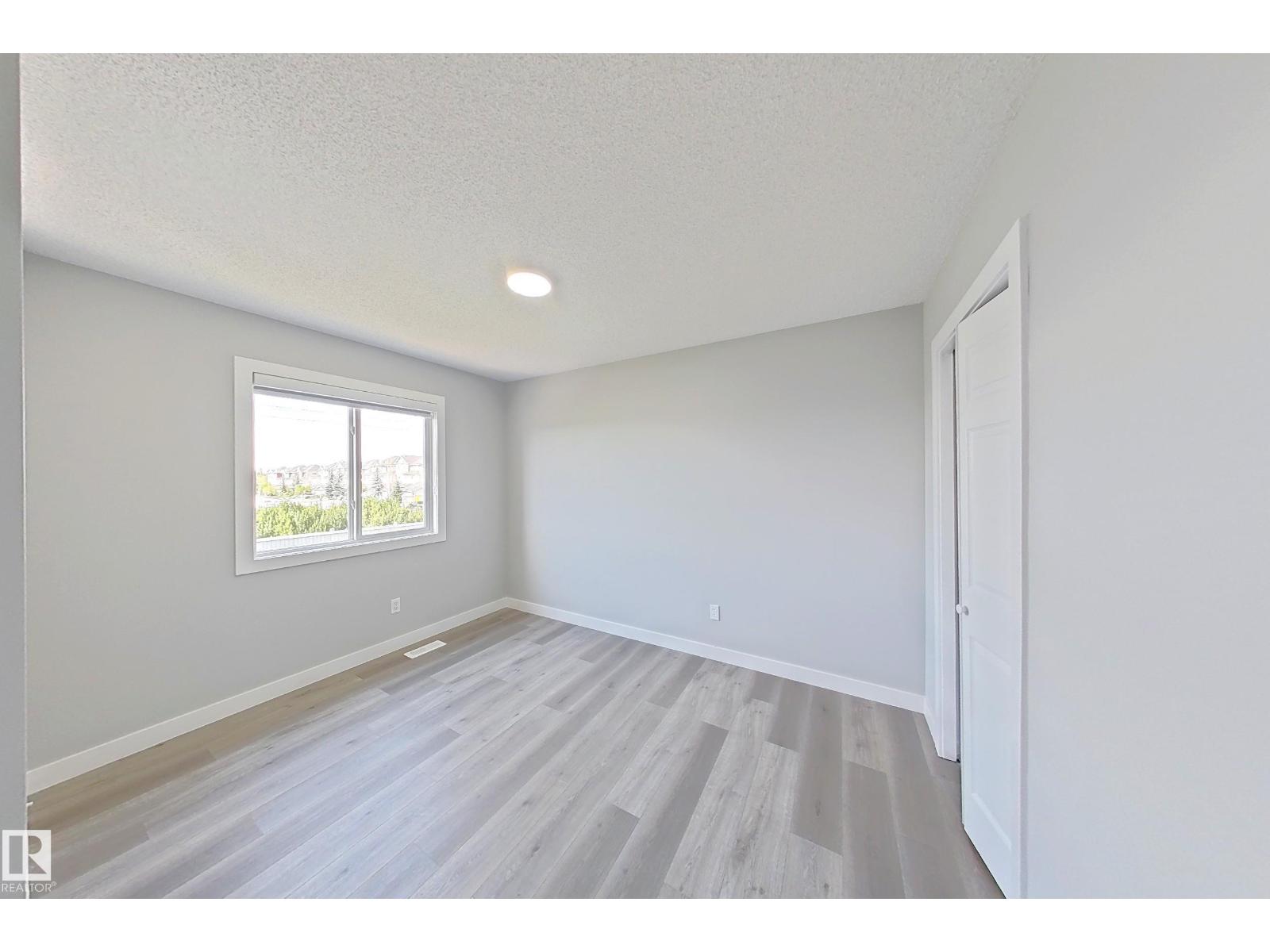 Photo 29 of 3240 26 St Nw, Edmonton AB