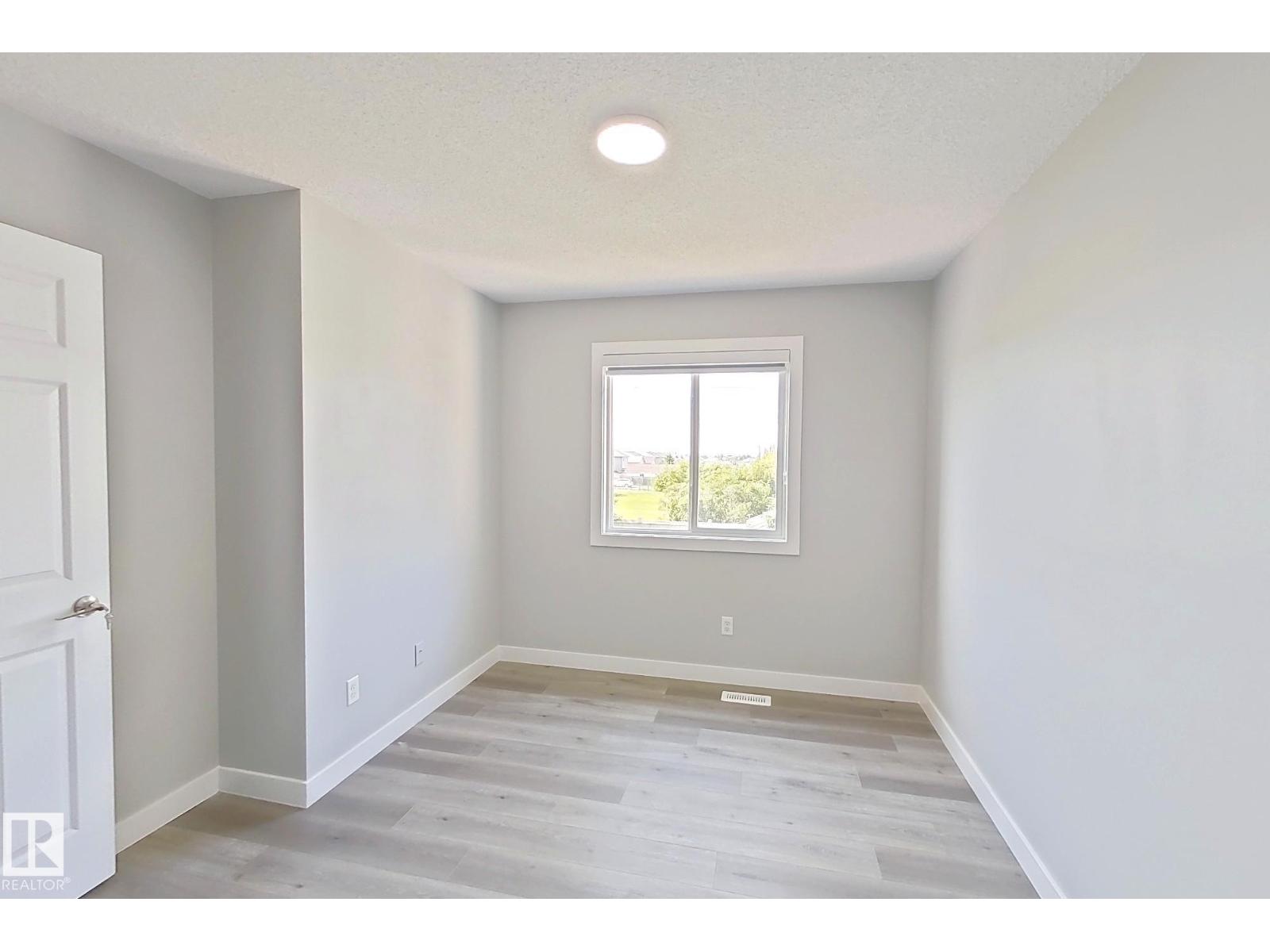Photo 30 of 3240 26 St Nw, Edmonton AB