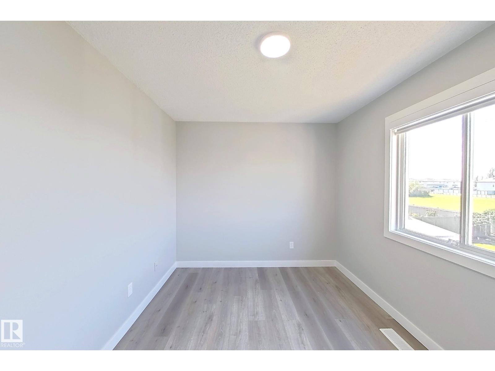Photo 31 of 3240 26 St Nw, Edmonton AB
