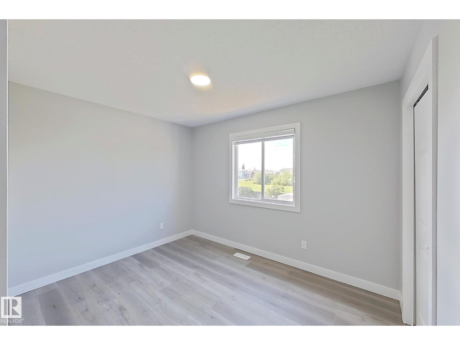 Photo 32 of 3240 26 St Nw, Edmonton AB