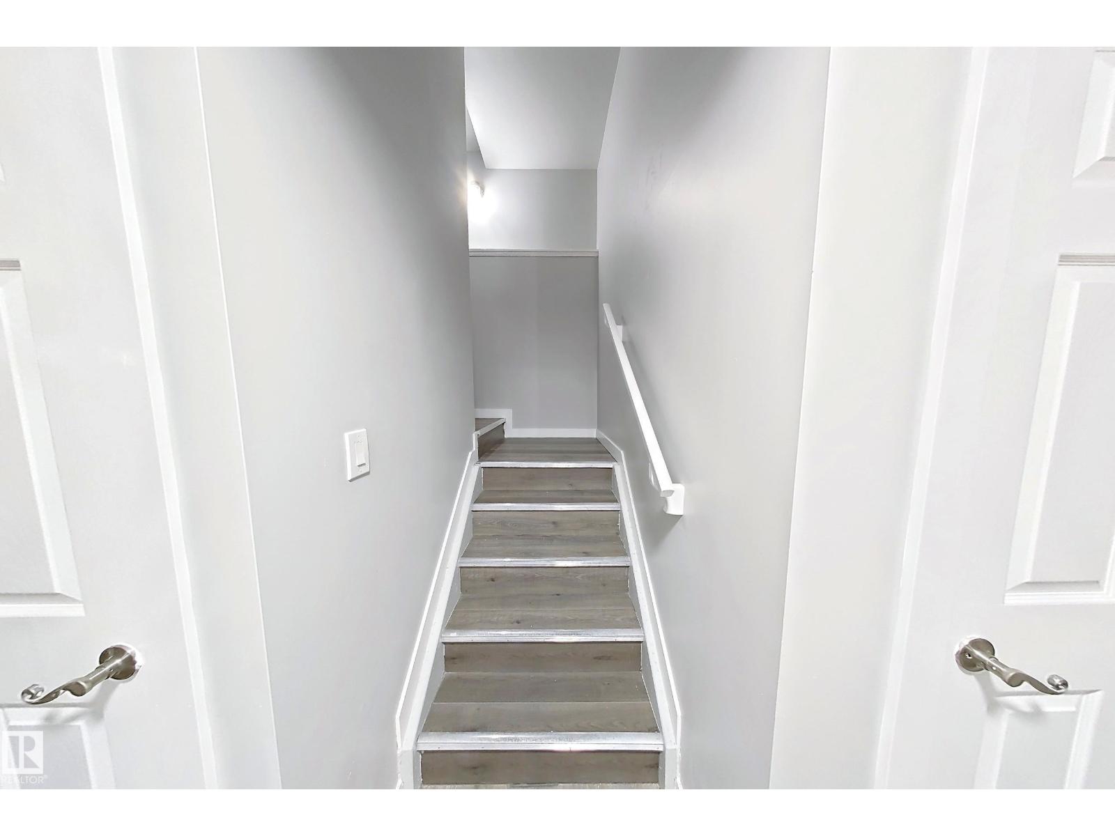 Photo 38 of 3240 26 St Nw, Edmonton AB