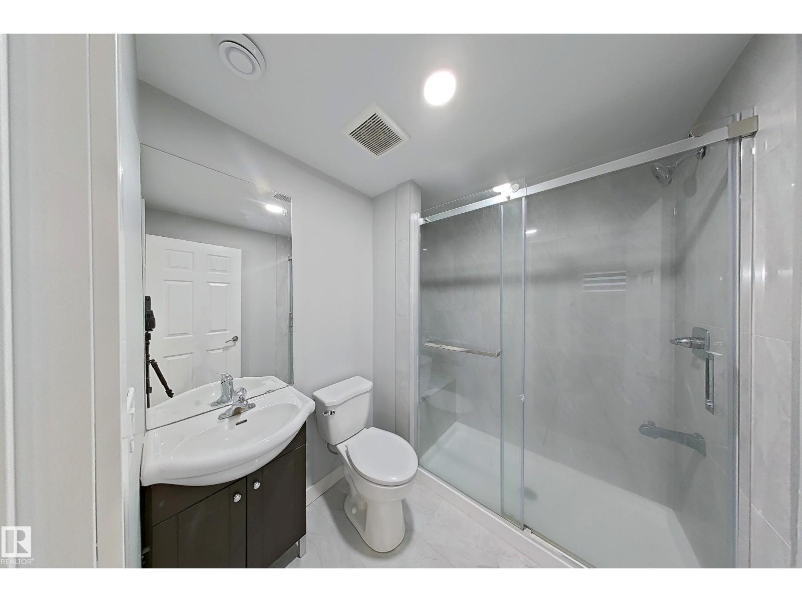 Photo 41 of 3240 26 St Nw, Edmonton AB