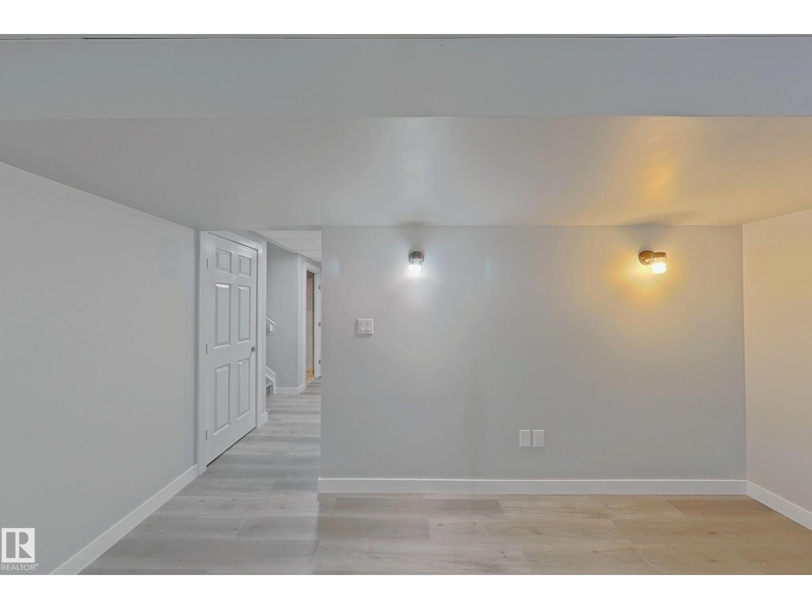Photo 43 of 3240 26 St Nw, Edmonton AB