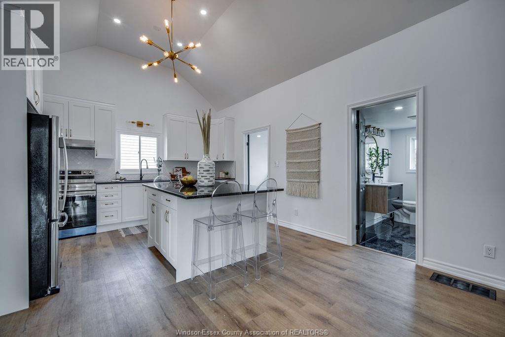 Photo 12 of 13028 Tecumseh Road East, Tecumseh ON