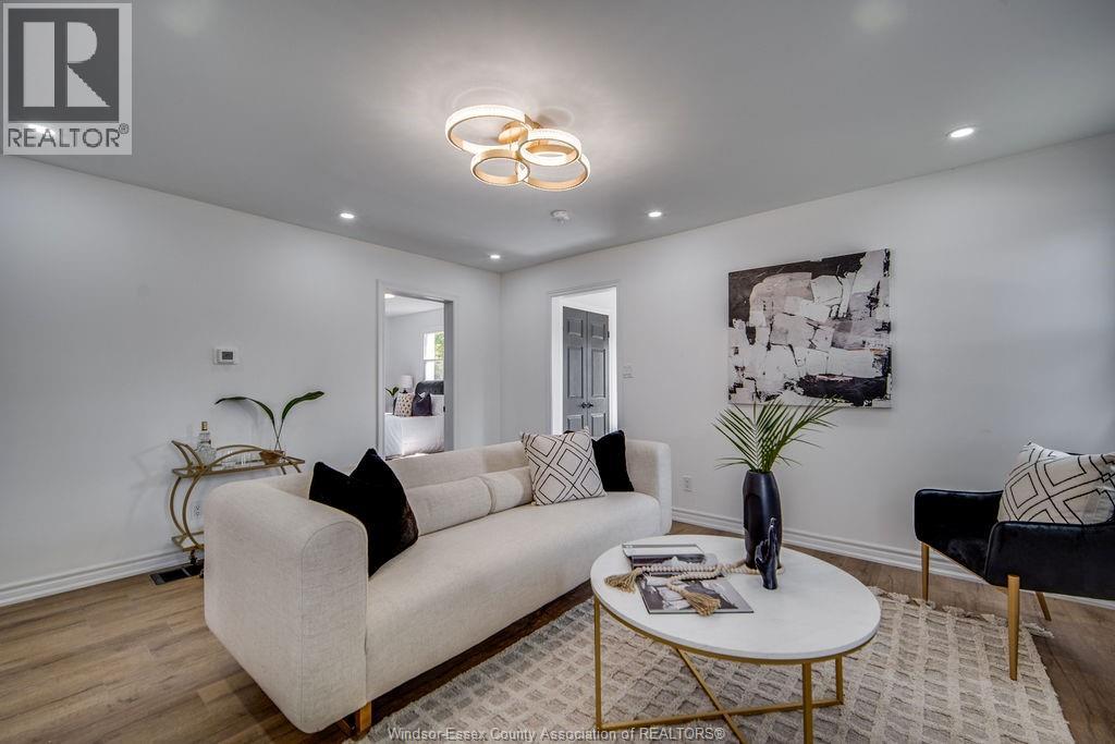 Photo 14 of 13028 Tecumseh Road East, Tecumseh ON