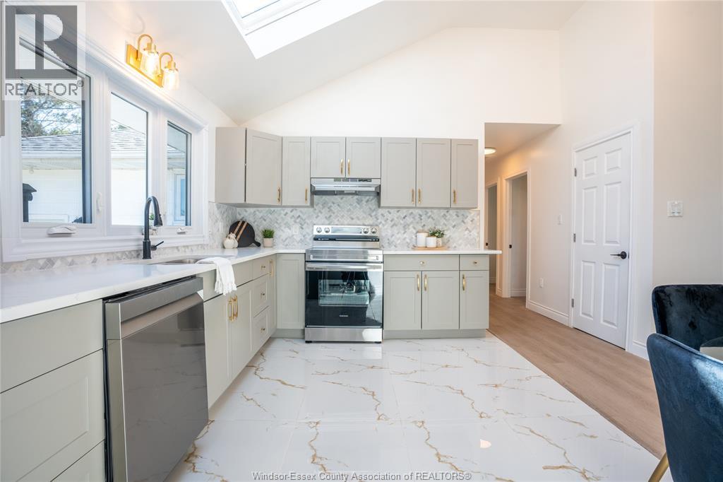 Photo 12 of 416 Indian Creek Road West, Chatham ON