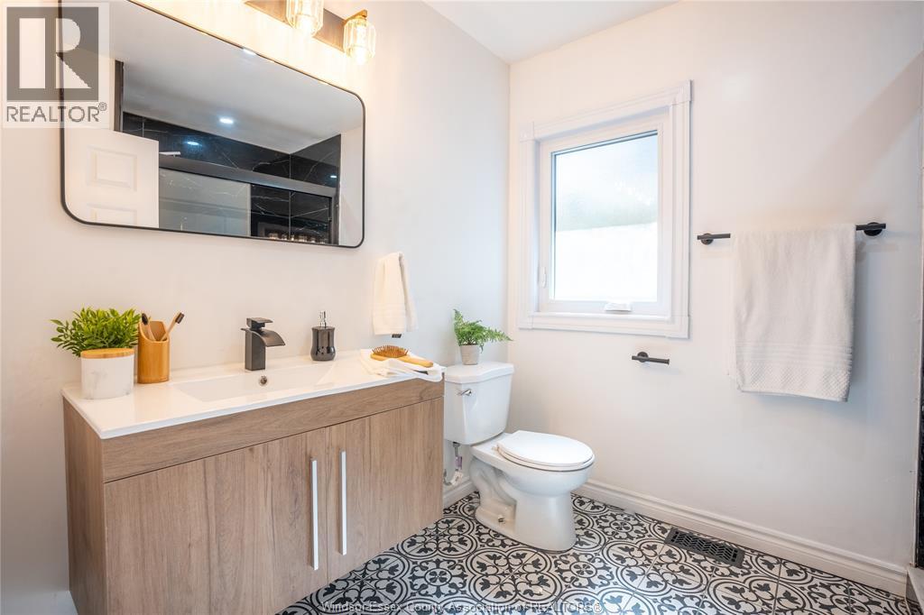 Photo 24 of 416 Indian Creek Road West, Chatham ON