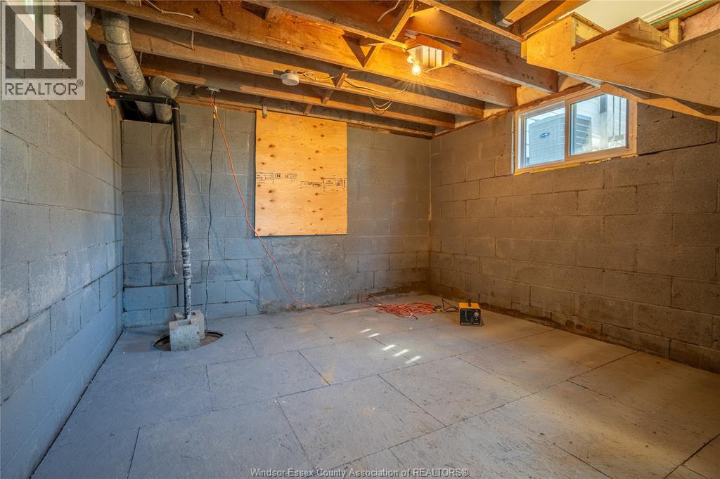 Photo 40 of 416 Indian Creek Road West, Chatham ON