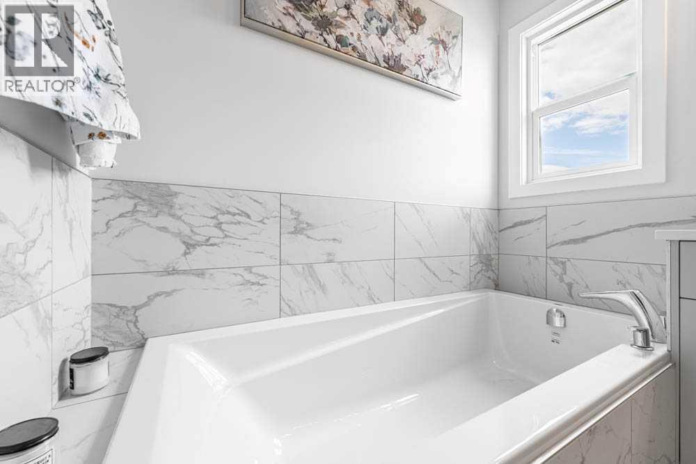 Photo 23 of 178 Creekstone Path Sw, Calgary AB