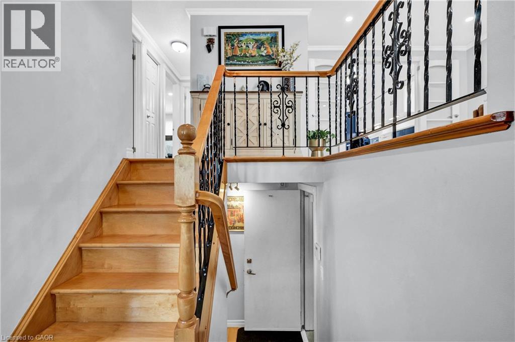 Photo 2 of 334 Sekura Street, Cambridge ON