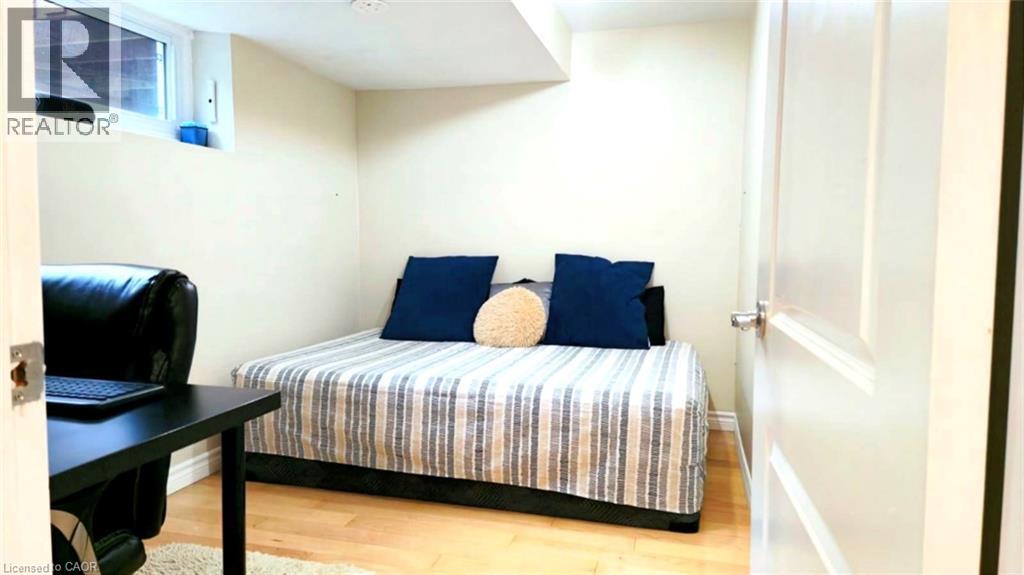 Photo 24 of 334 Sekura Street, Cambridge ON