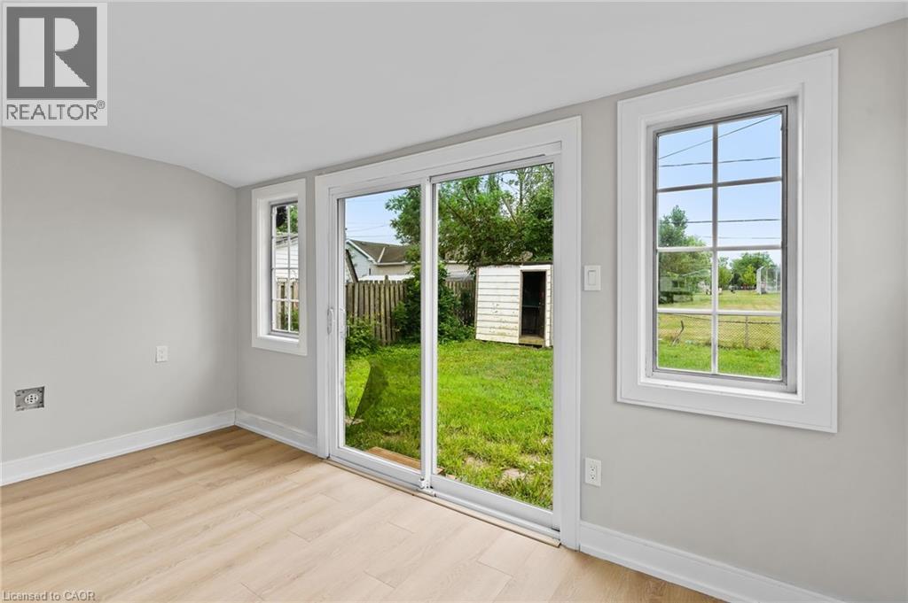 Photo 9 of 321 Dieppe Street, Welland ON