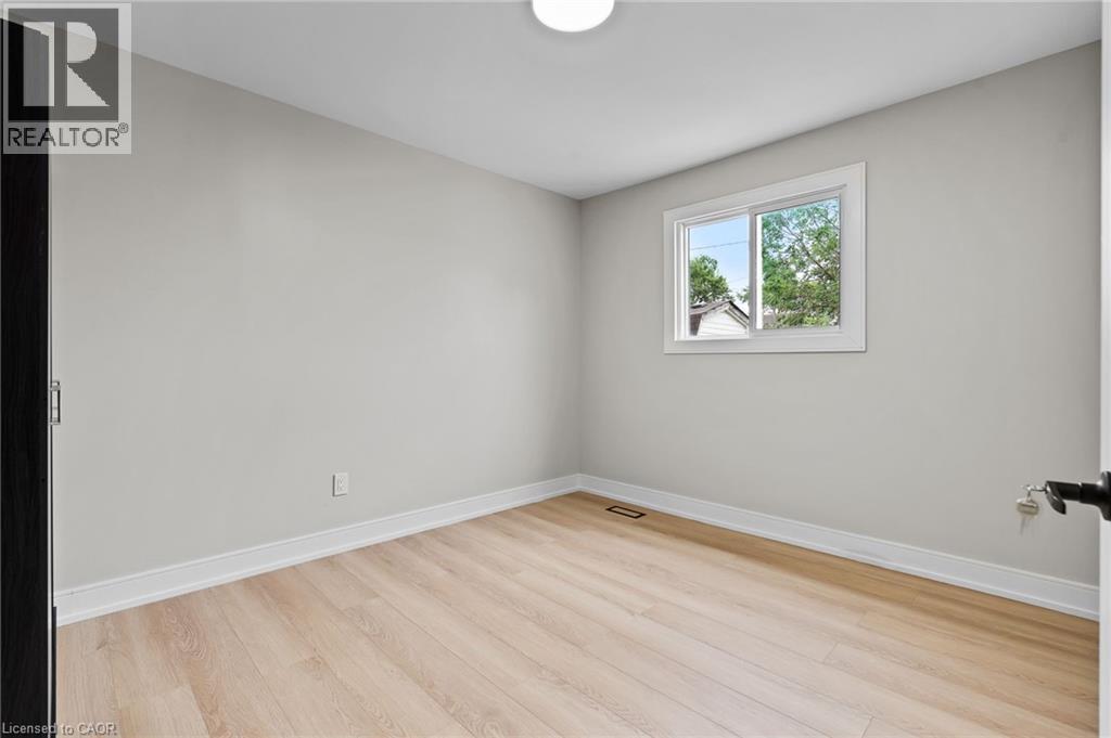 Photo 14 of 321 Dieppe Street, Welland ON