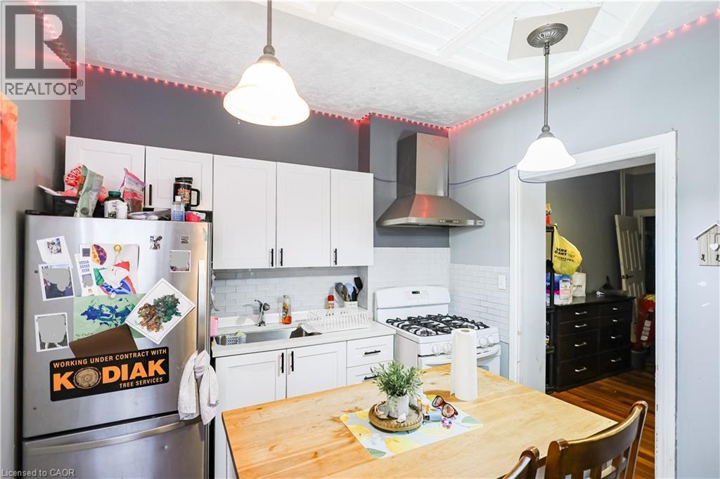 Photo 24 of 69 Victoria Avenue N, Hamilton ON