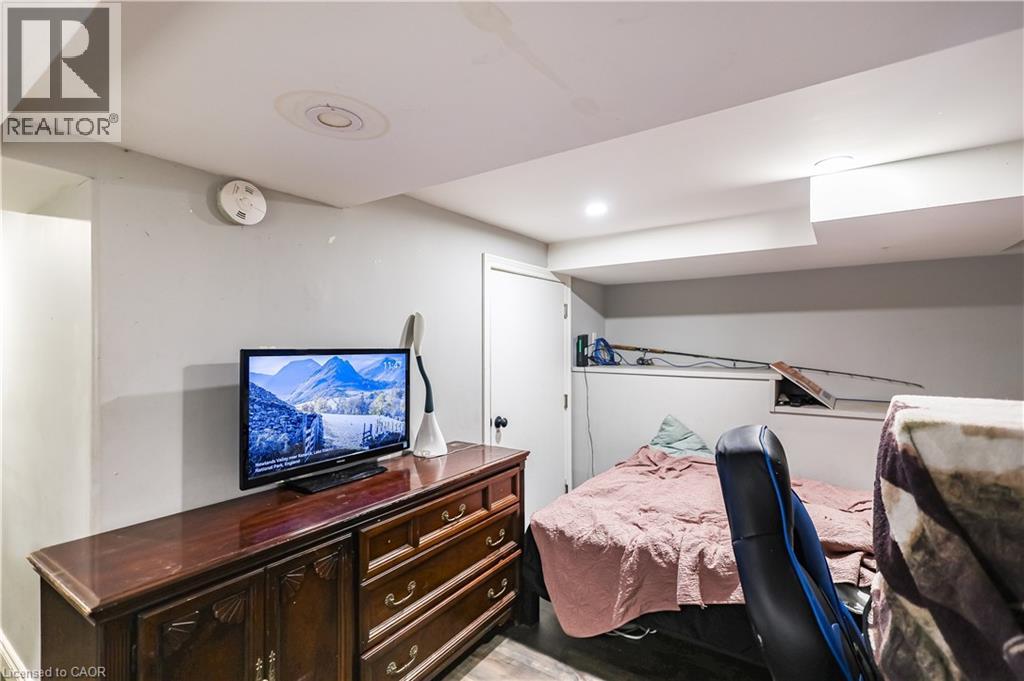 Photo 32 of 69 Victoria Avenue N, Hamilton ON