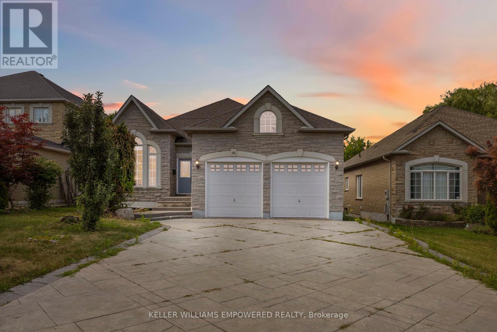 Photo 5 of 60 Brookside Road, Richmond Hill ON