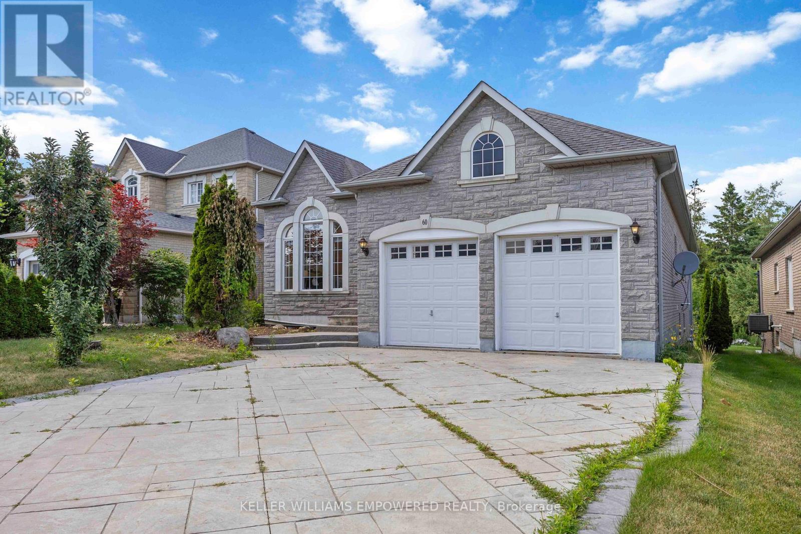 Photo 7 of 60 Brookside Road, Richmond Hill ON