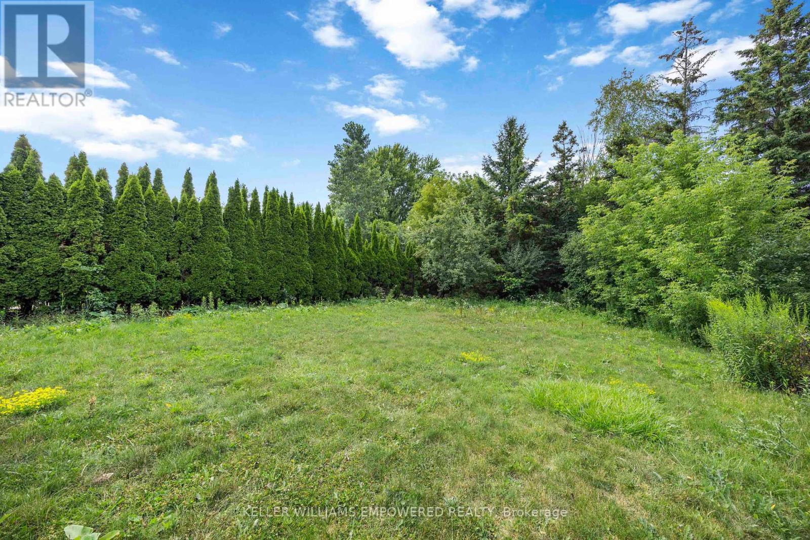 Photo 27 of 60 Brookside Road, Richmond Hill ON