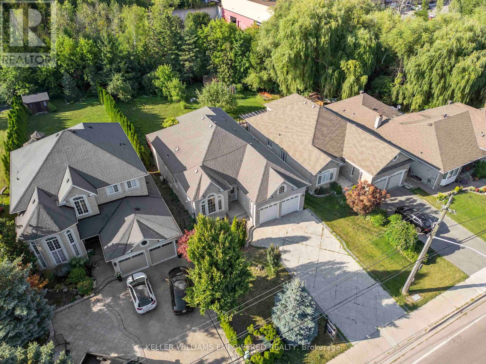 Photo 1 of 60 Brookside Road, Richmond Hill ON