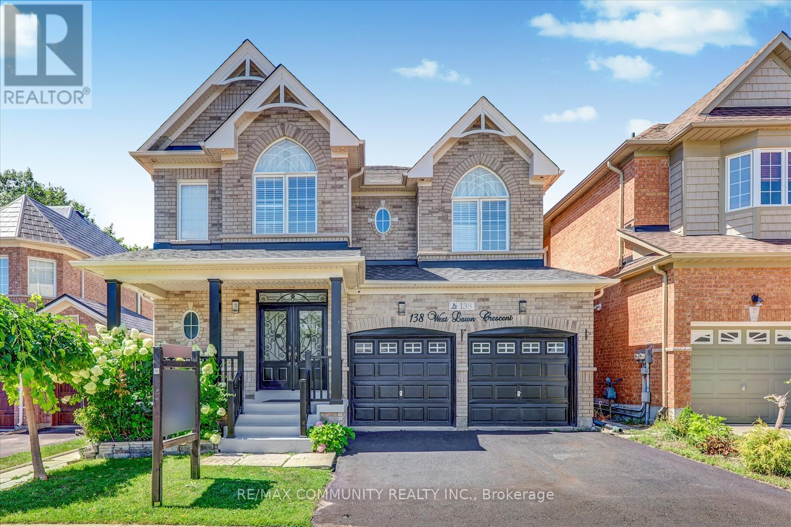 Photo 17 of 138 West Lawn Crescent, Whitchurchstouffville ON