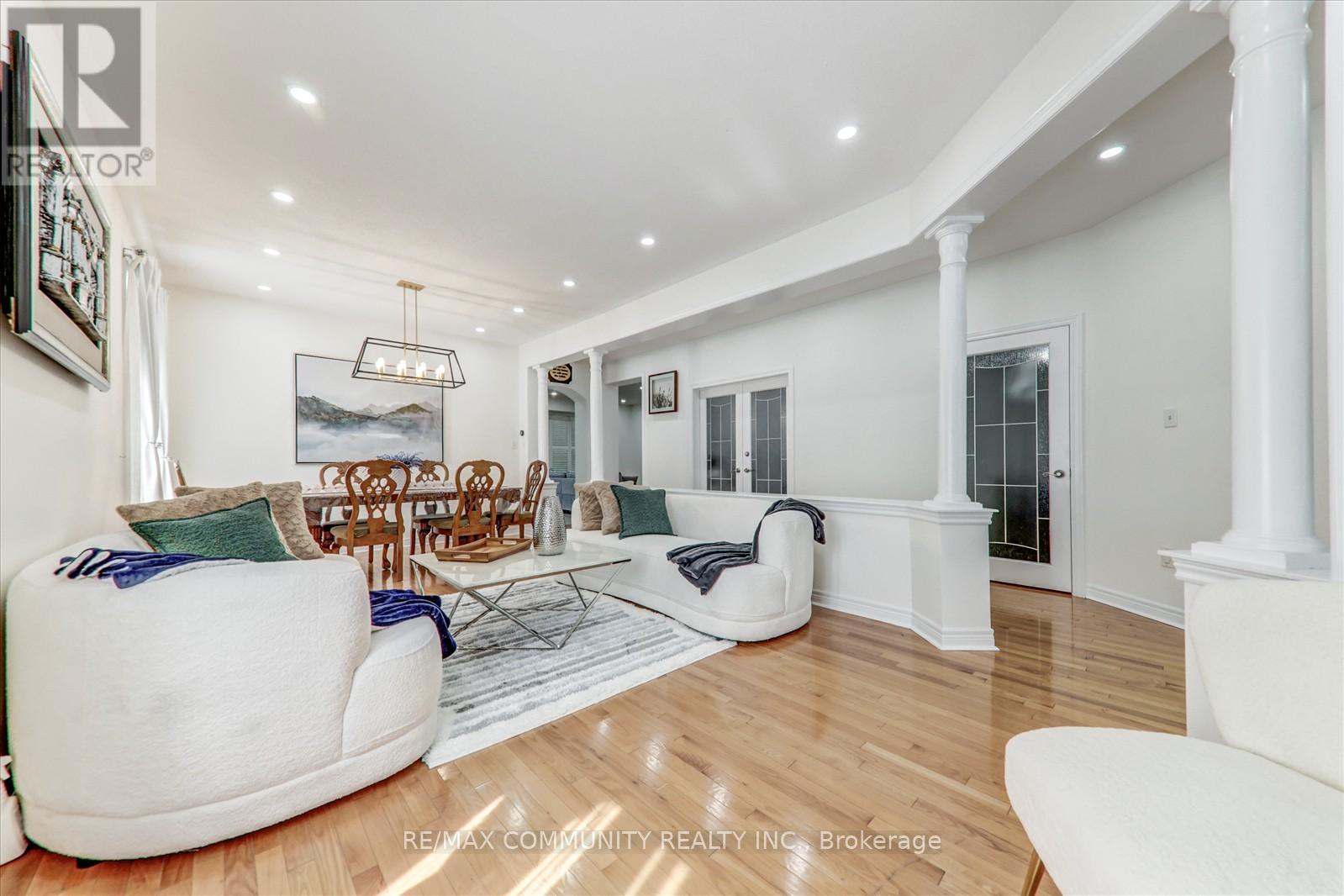 Photo 40 of 138 West Lawn Crescent, Whitchurchstouffville ON