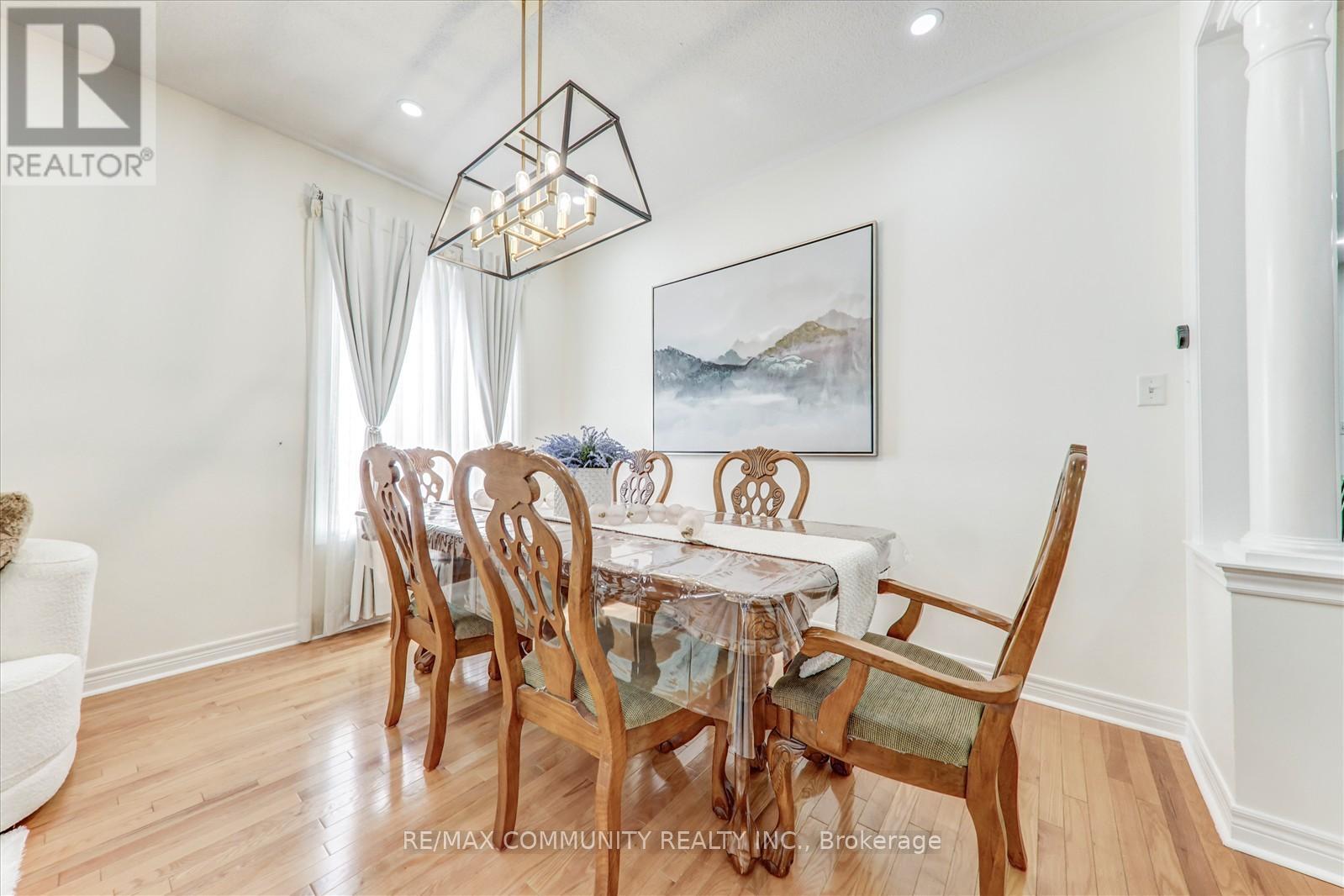 Photo 15 of 138 West Lawn Crescent, Whitchurchstouffville ON