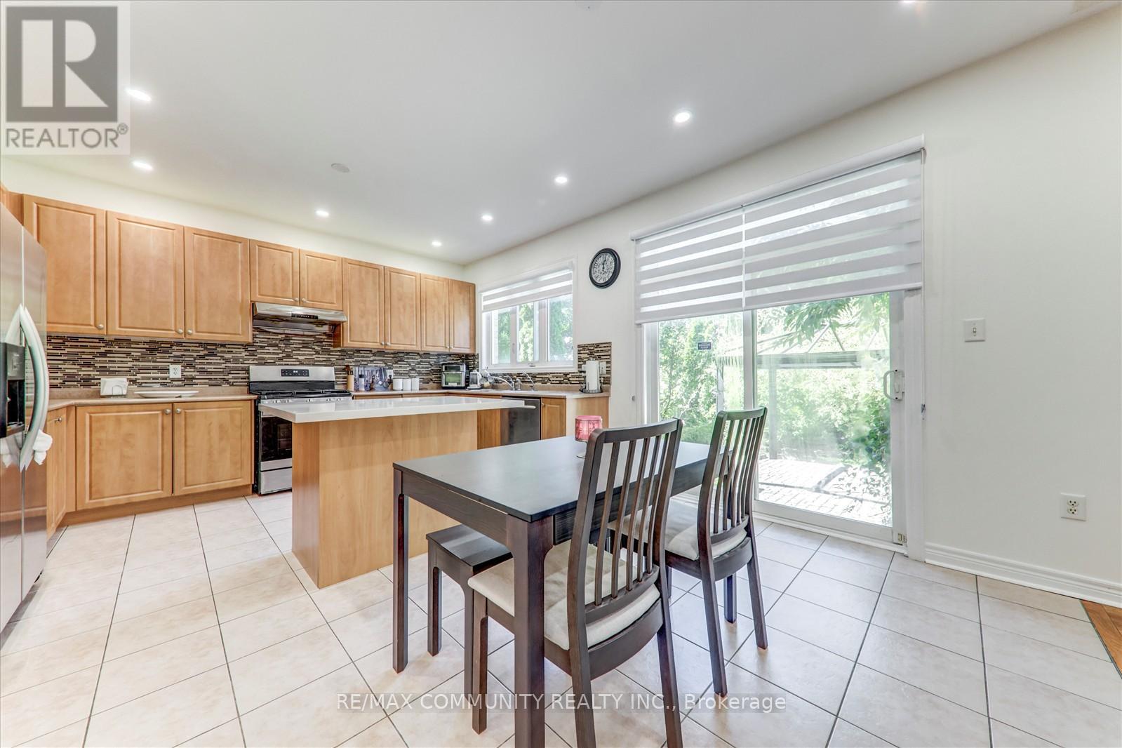 Photo 41 of 138 West Lawn Crescent, Whitchurchstouffville ON