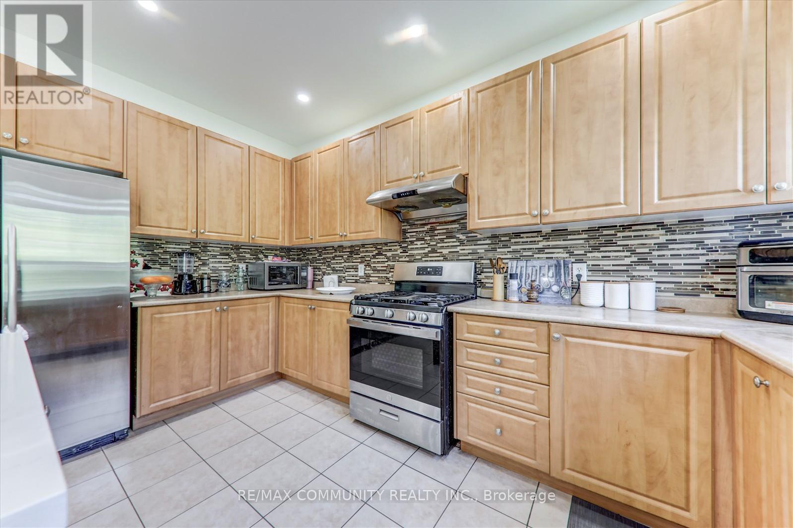 Photo 36 of 138 West Lawn Crescent, Whitchurchstouffville ON