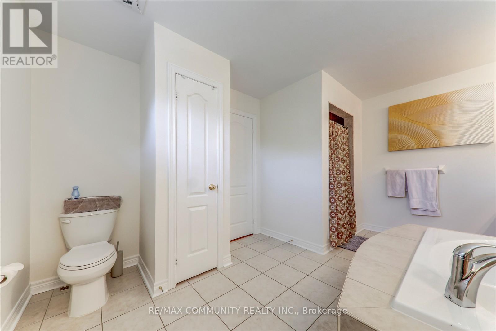 Photo 21 of 138 West Lawn Crescent, Whitchurchstouffville ON