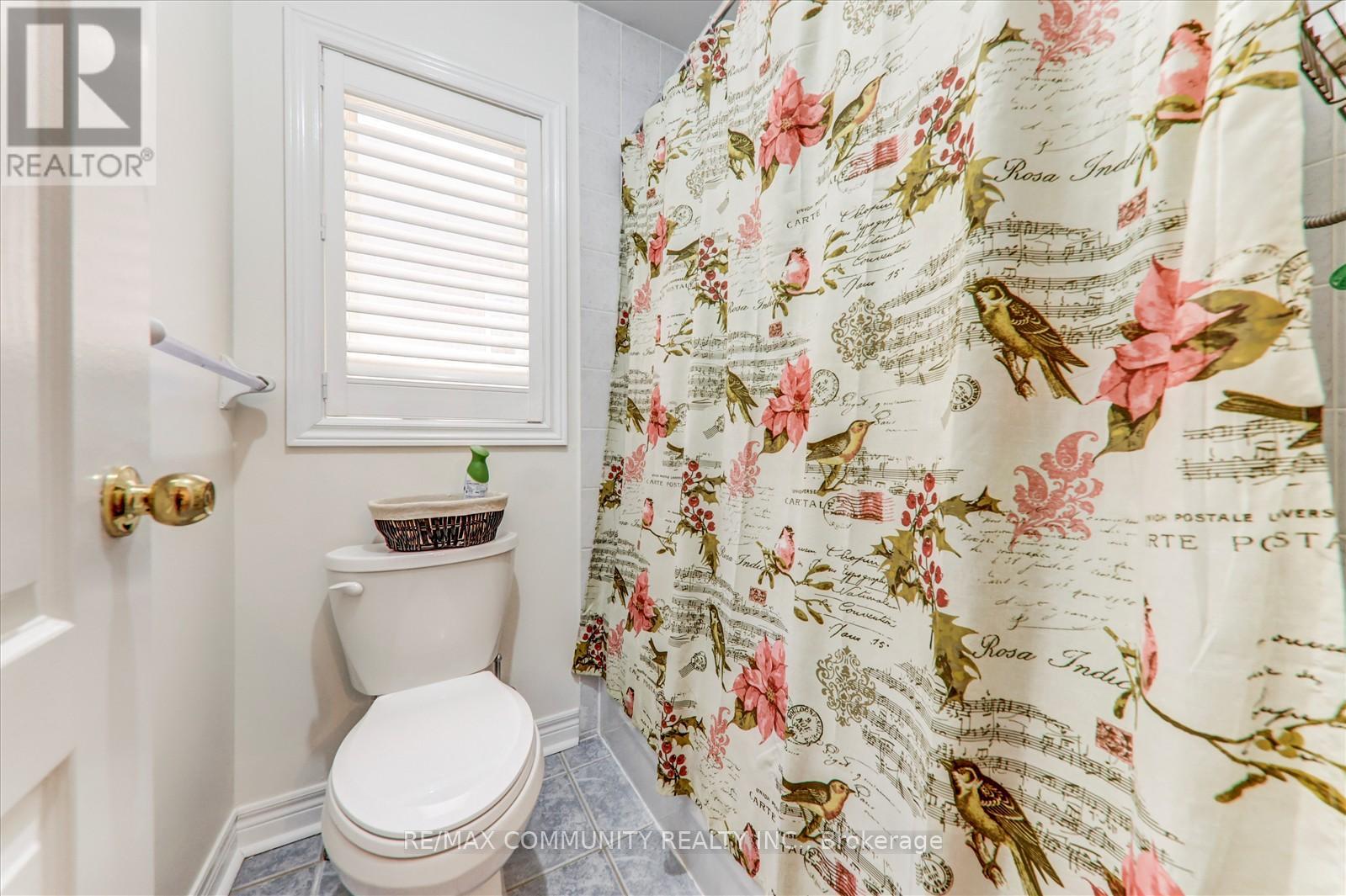 Photo 19 of 138 West Lawn Crescent, Whitchurchstouffville ON